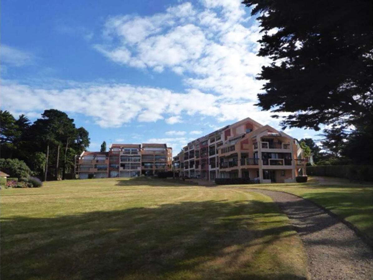 Appartement En Rdc Avec Terrasse Face A La Mer Pornic Bagian luar foto